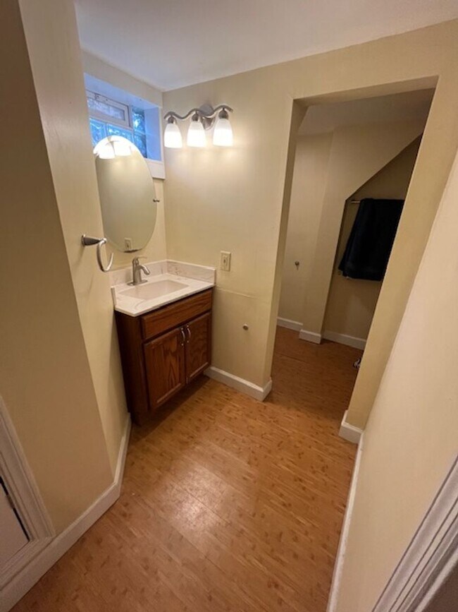 Building Photo - 2 bed 2 bath Single Family Home in Bexley ...