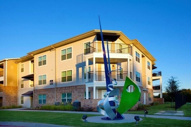 Building Photo - 817 Colcord Ave