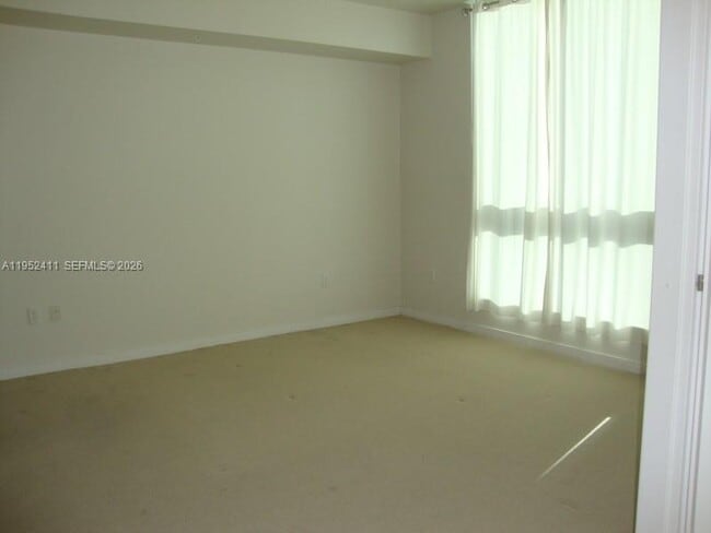 Building Photo - 300 S Biscayne Blvd