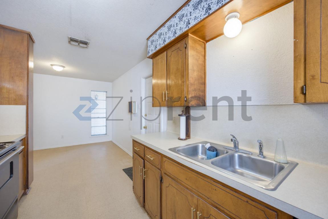 Building Photo - Unit
