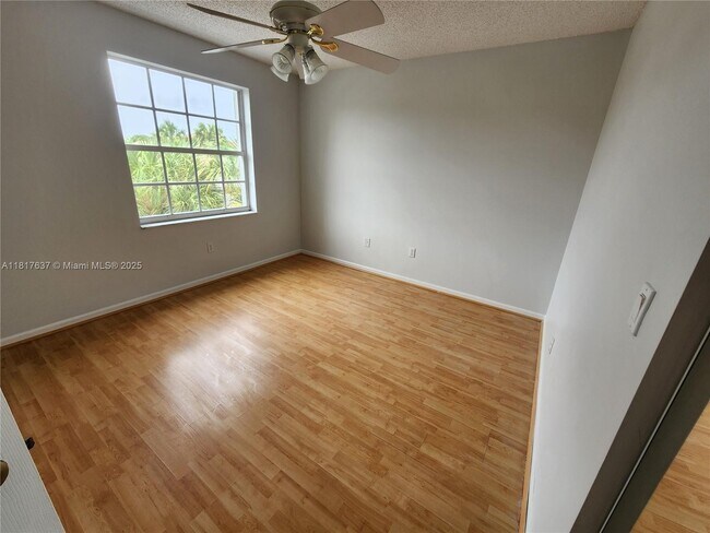 Building Photo - 15840 NW 16th Ct