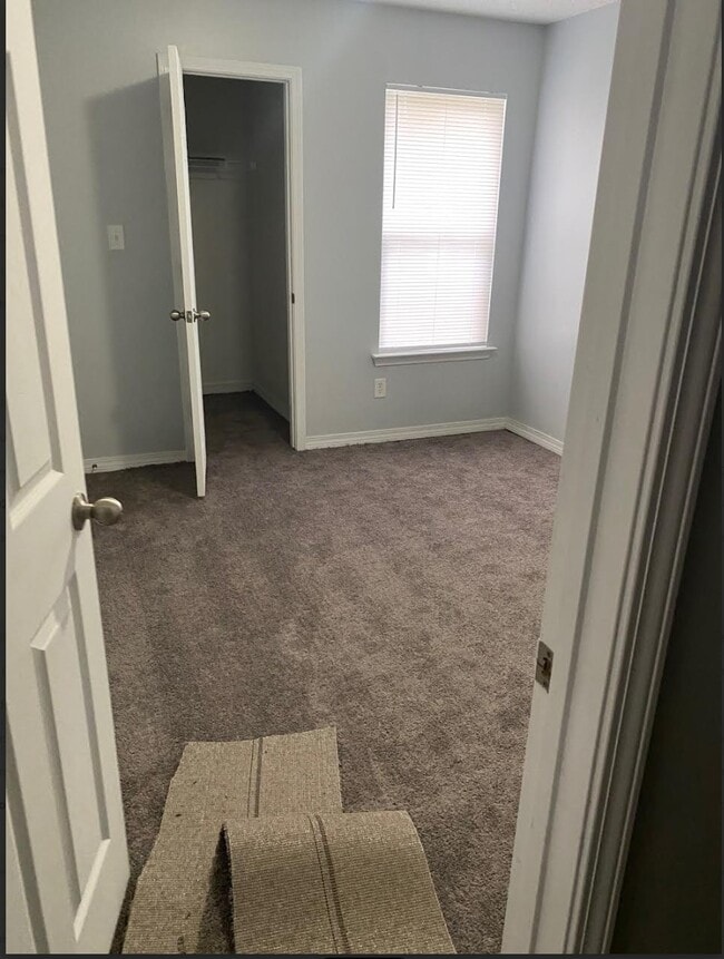 Building Photo - 11900 Liberty Cir N