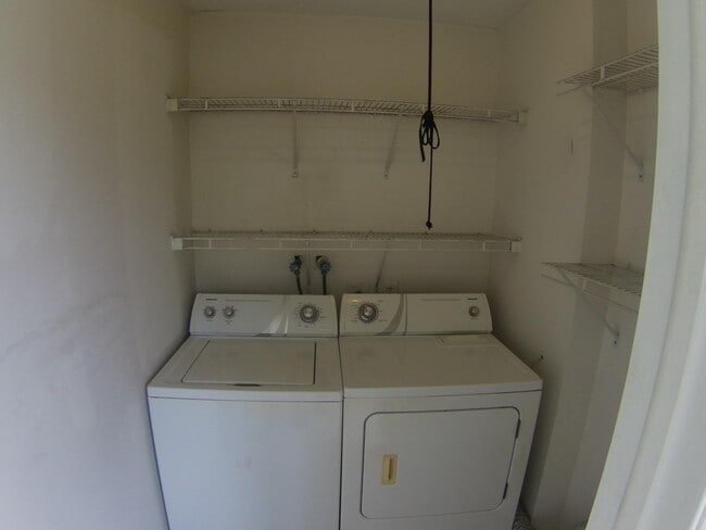 Building Photo - 537 Normandy Ln