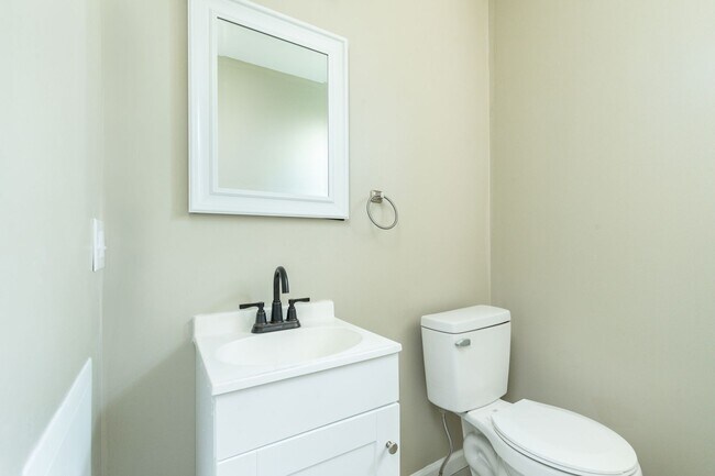 Building Photo - 104 S 51st St