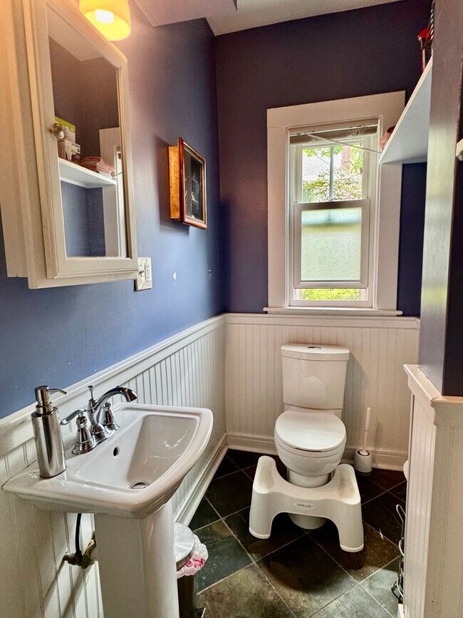 Building Photo - EXTRA LARGE BROOKLINE 2 BED/1.5 BATH ~ 1350 SQ FT!   W/D IN-UNIT, PARKING AVAILABLE