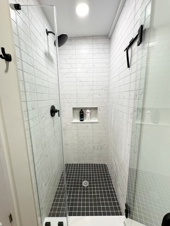 Building Photo - 240 Norgrove Ave