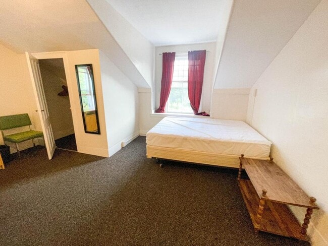 Building Photo - 422-424 E State St Ithaca