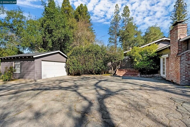 Building Photo - 553 Miner Rd