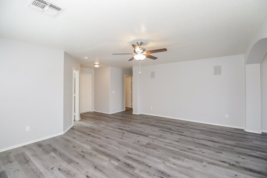 Building Photo - 10442 E Arcadia Ave