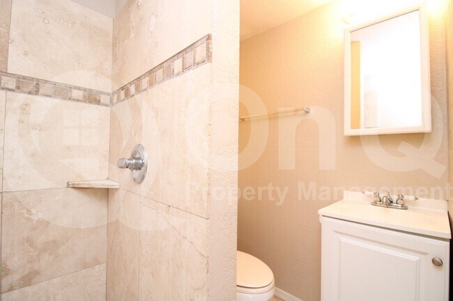 Building Photo - 2417 N 20th Dr