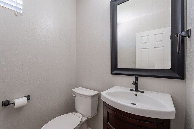 Building Photo - 4133 S Ponderosa Dr