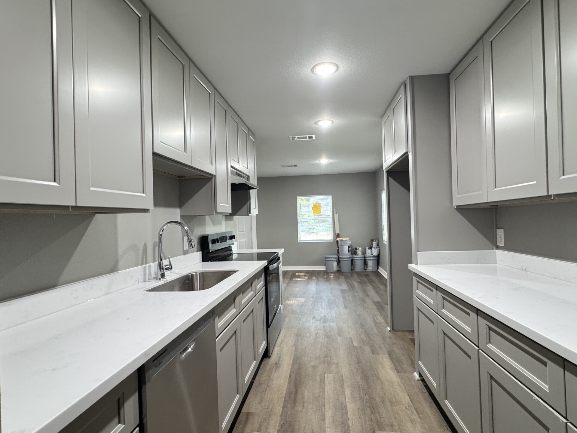 Building Photo - 135 Rosewood Dr