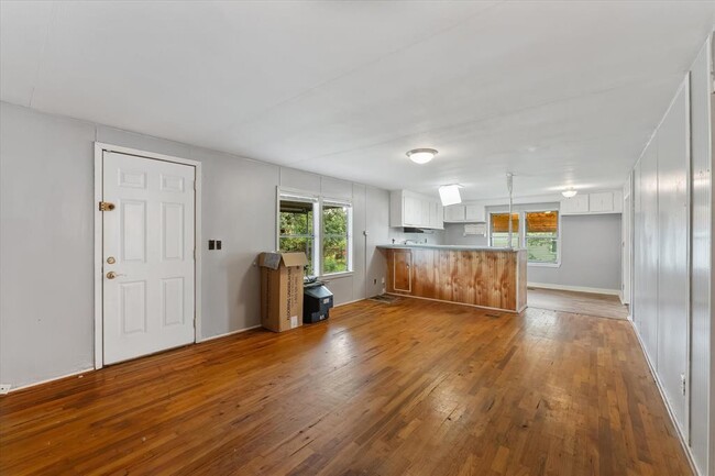 Primary Photo - 606 N Pine Hill St