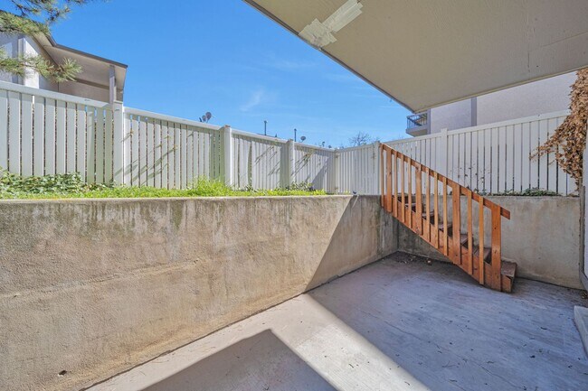 Building Photo - Ground Level 2 Bedroom 2 Bathroom Condo- Gated Murray Community