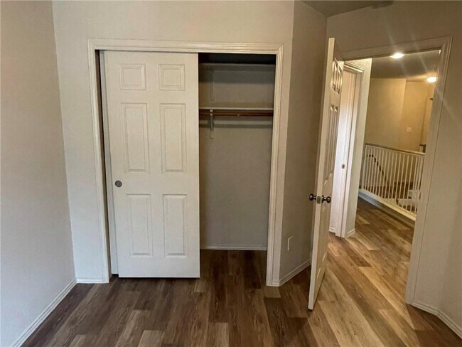 Building Photo - 613 Stallion Dr