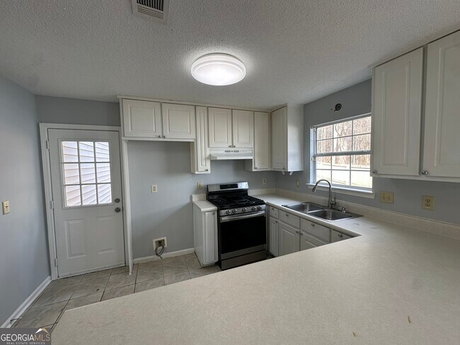 Building Photo - 6609 Saganaw Dr