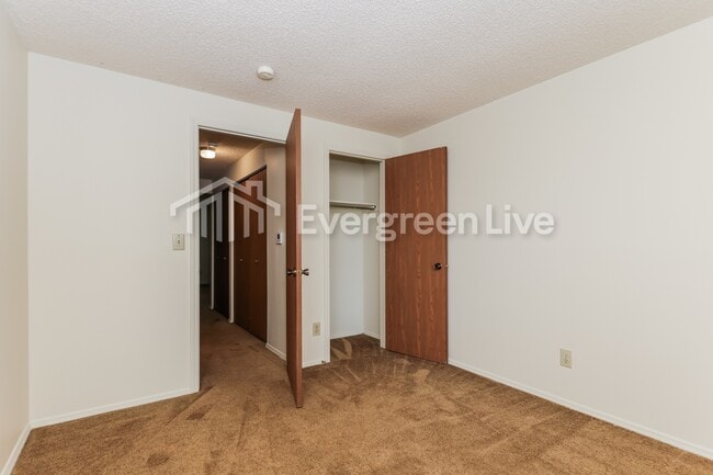 Building Photo - 6477 Rolling Glen Dr