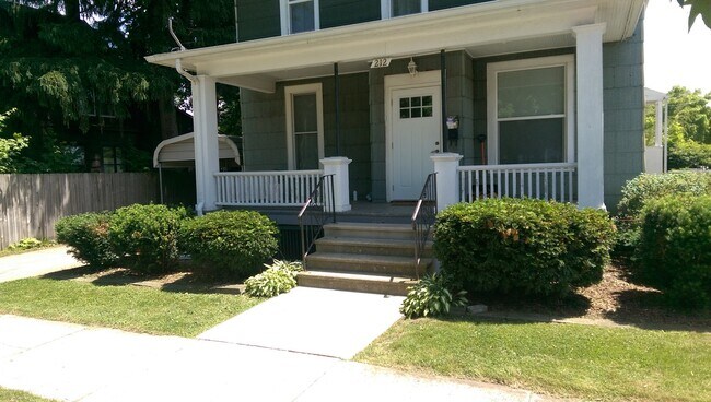 Building Photo - 212 Noble St