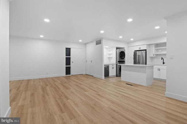 Building Photo - 25 Stonehenge Cir