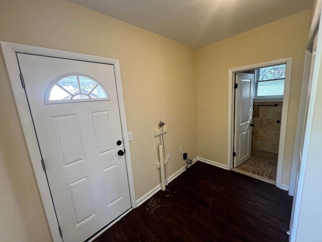 Building Photo - 838 Smith St