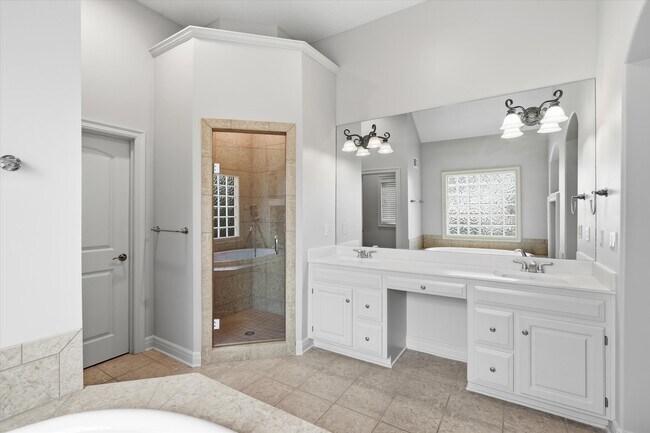 Building Photo - 9638 Zarda Dr
