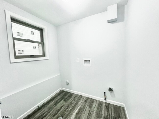 Building Photo - 40 Read St