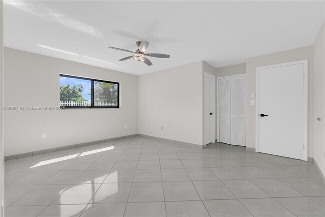 Building Photo - 631 SW 102nd Ave
