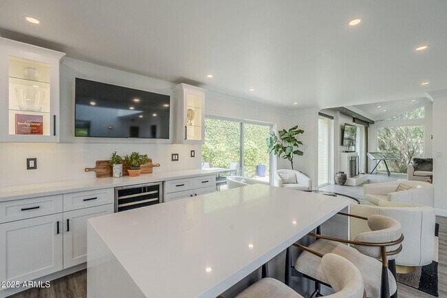 Building Photo - 7322 E Sierra Vista Dr