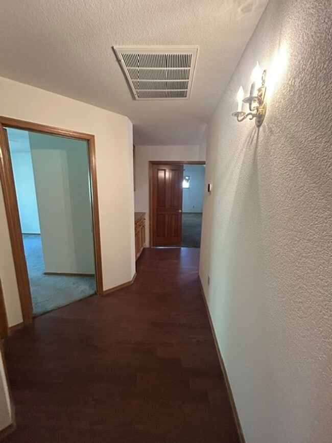 Building Photo - 3 Bedroom 2 Bathroom with a Bonus Room and Pool in the El Diamante School District!