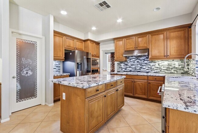 Building Photo - 34213 Clovis Way