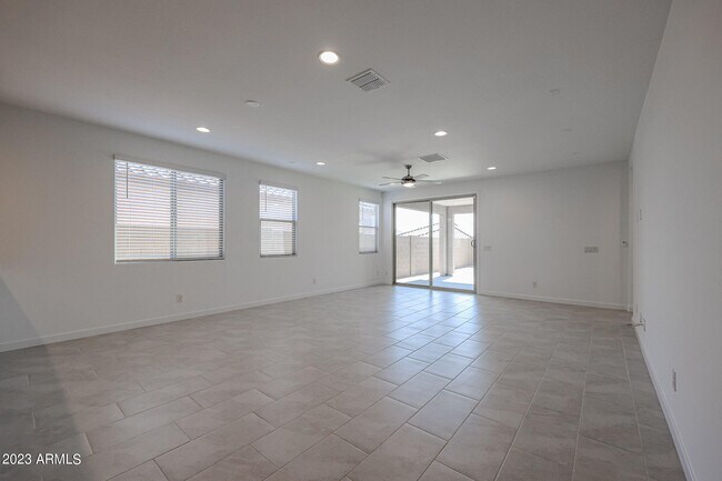 Building Photo - 2071 W Sierra Sunset Trail