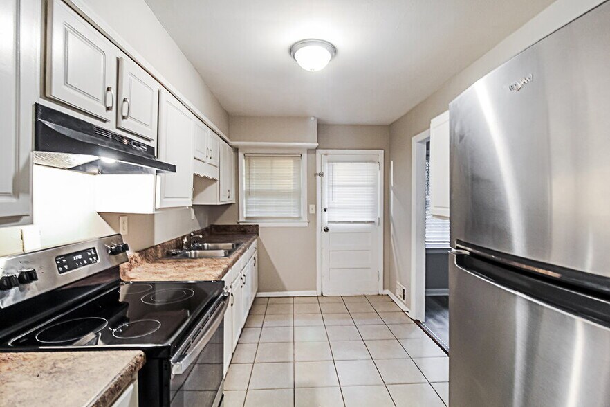 Building Photo - 3135 Robin Rd