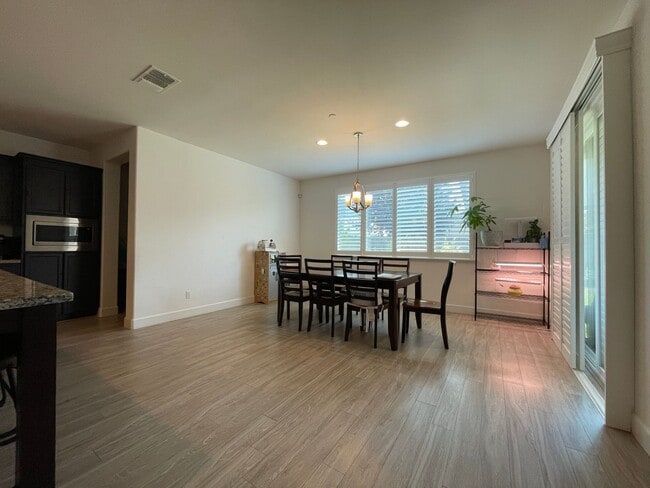 Building Photo - Southtown Home