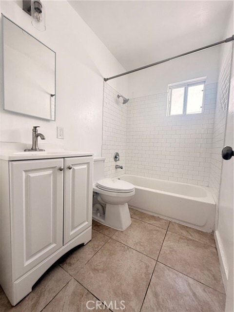 Building Photo - 2431 W Beverly Blvd