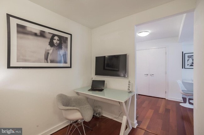 Building Photo - 219-29 S 18th St (Parc Rittenhouse)