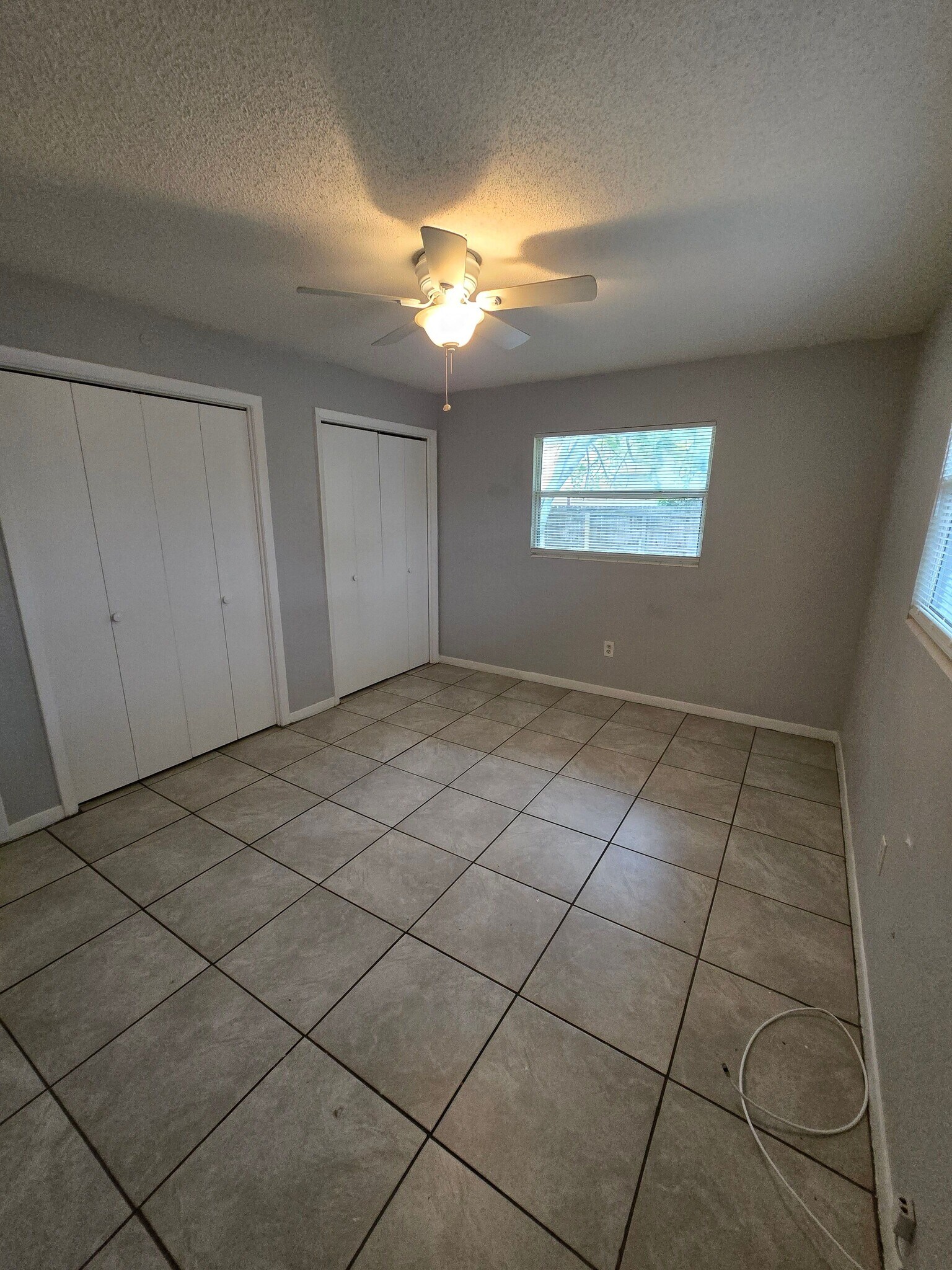 Building Photo - 3413 Sherwood Dr