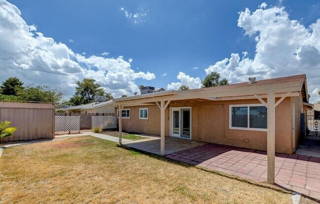 Building Photo - Single Story Home With Upgraded Appliances