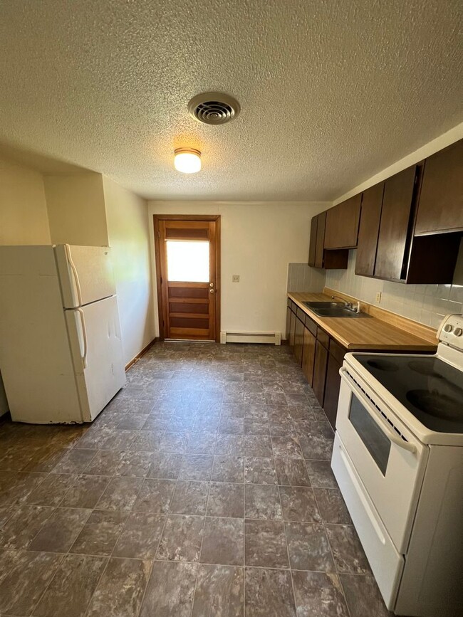 Building Photo - 824-824.5-8245 W 11th St