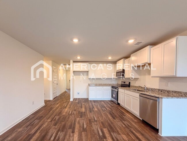 Building Photo - Coming Soon! Available to view NOW!!! Comfortable and Bright Tuscaloosa Home