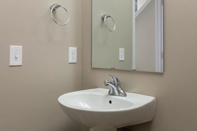 Building Photo - Newer 4 bedroom home for lease!