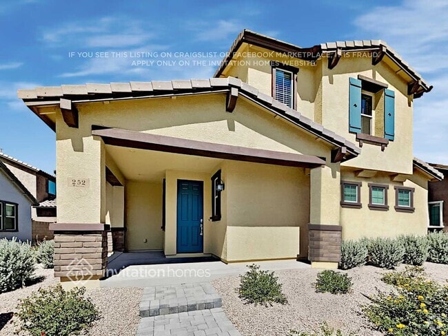 Building Photo - 252 N Sandal