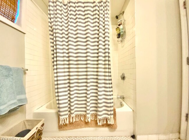 Building Photo - 900 N 3rd St