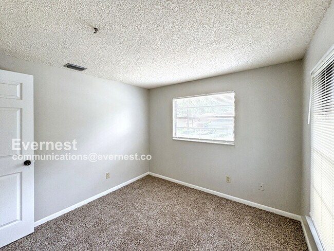 Building Photo - 14714 Oak Vine Dr