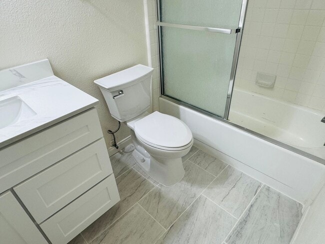 Building Photo - Mission Oaks 3-Bedroom Gem