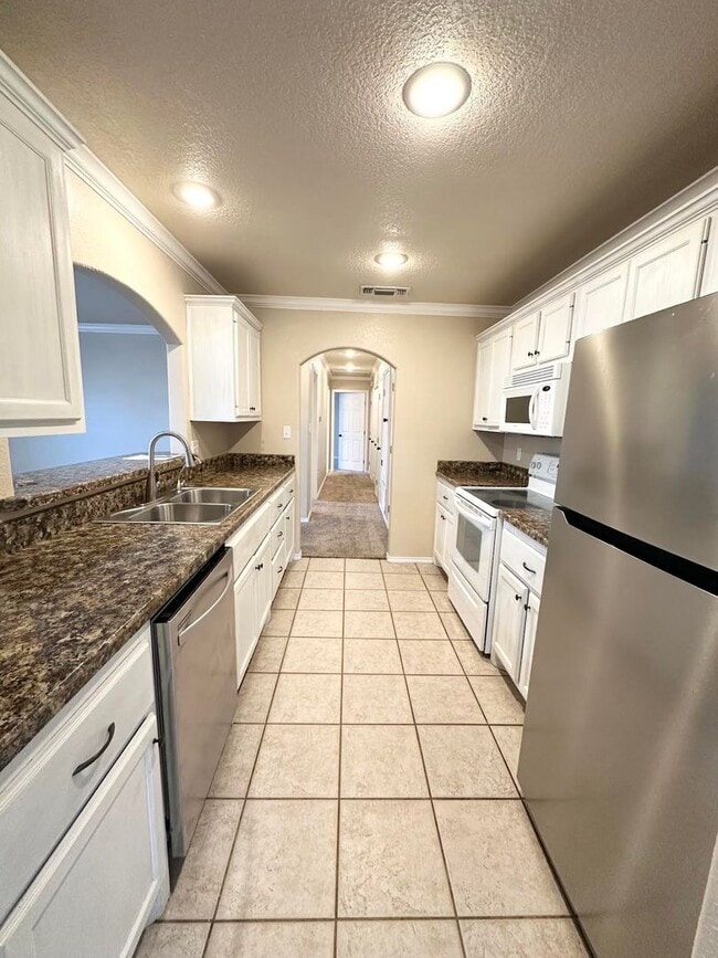 Building Photo - 2 Bedroom 1 Bathroom For Rent