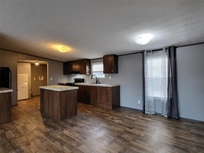 Building Photo - 21518 Cherry Hollow Dr
