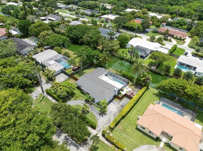 Building Photo - 16840 SW 87th Ave