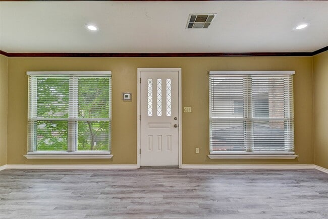 Building Photo - 15606 Dawnbrook Dr