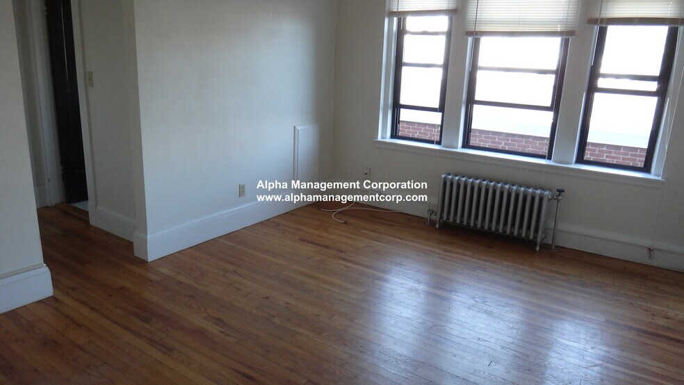 Building Photo - 349 Pleasant St