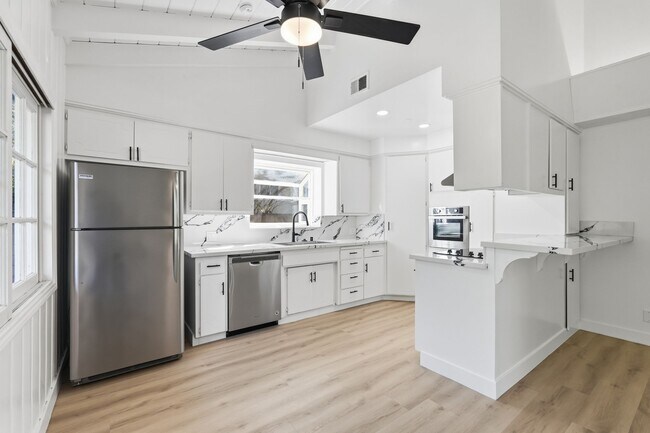 Building Photo - 23723 Aetna St